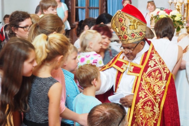 Kindersegnung mit Erzbischof Francis